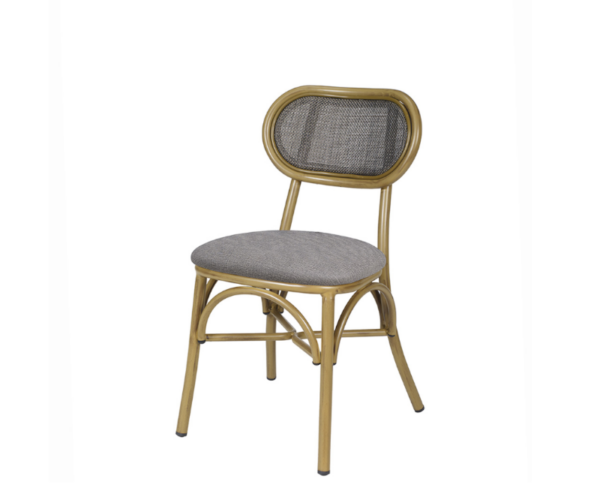 Silla Traviata estructura deco bambú, respaldo textilene latte y asiento macizo